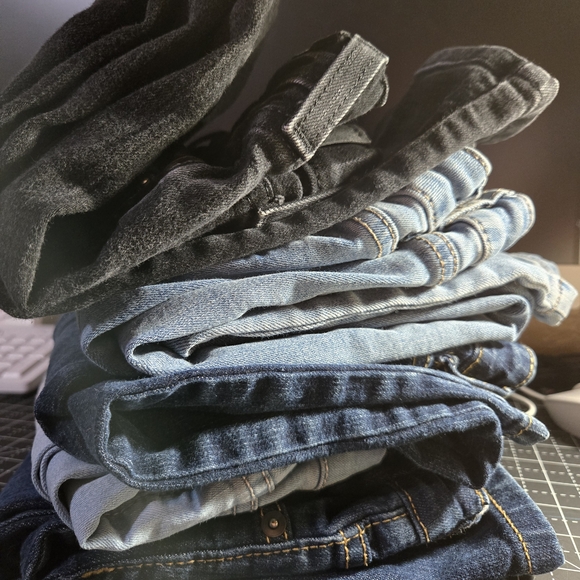 Assorted Denim Jeans Collection - Picture 2 of 12